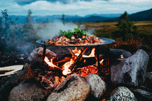 Renskavspanna över öppen eld