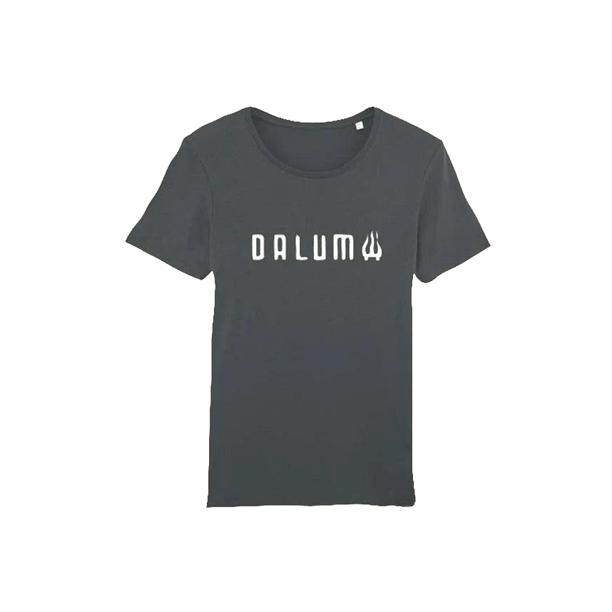 T-shirt Dalum Logo i mörkgrå ekologisk bomull med rund hals och vitt Dalum-tryck på bröstet.
