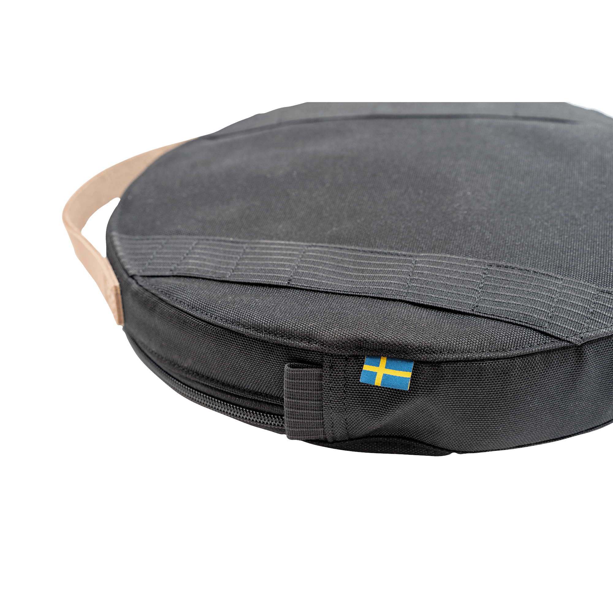 Stekhäll Jälda carry kit med svart, kraftig textilväska, dragkedja, beige bärhandtag och svensk flagga.