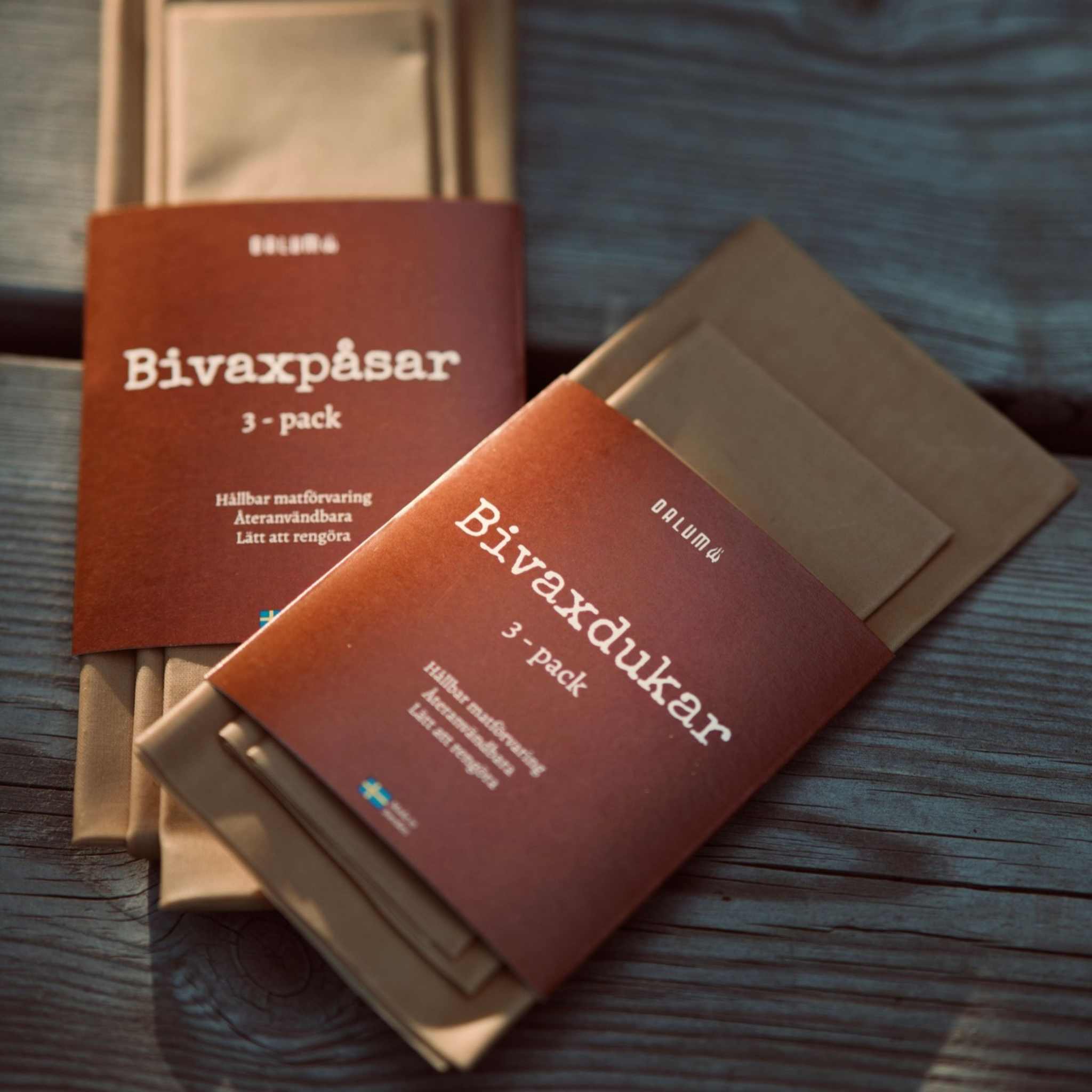 Bivaxpåse i beige bivaximpregnerat tyg med slät yta, förpackad i brun pappersetikett märkt 3-pack.